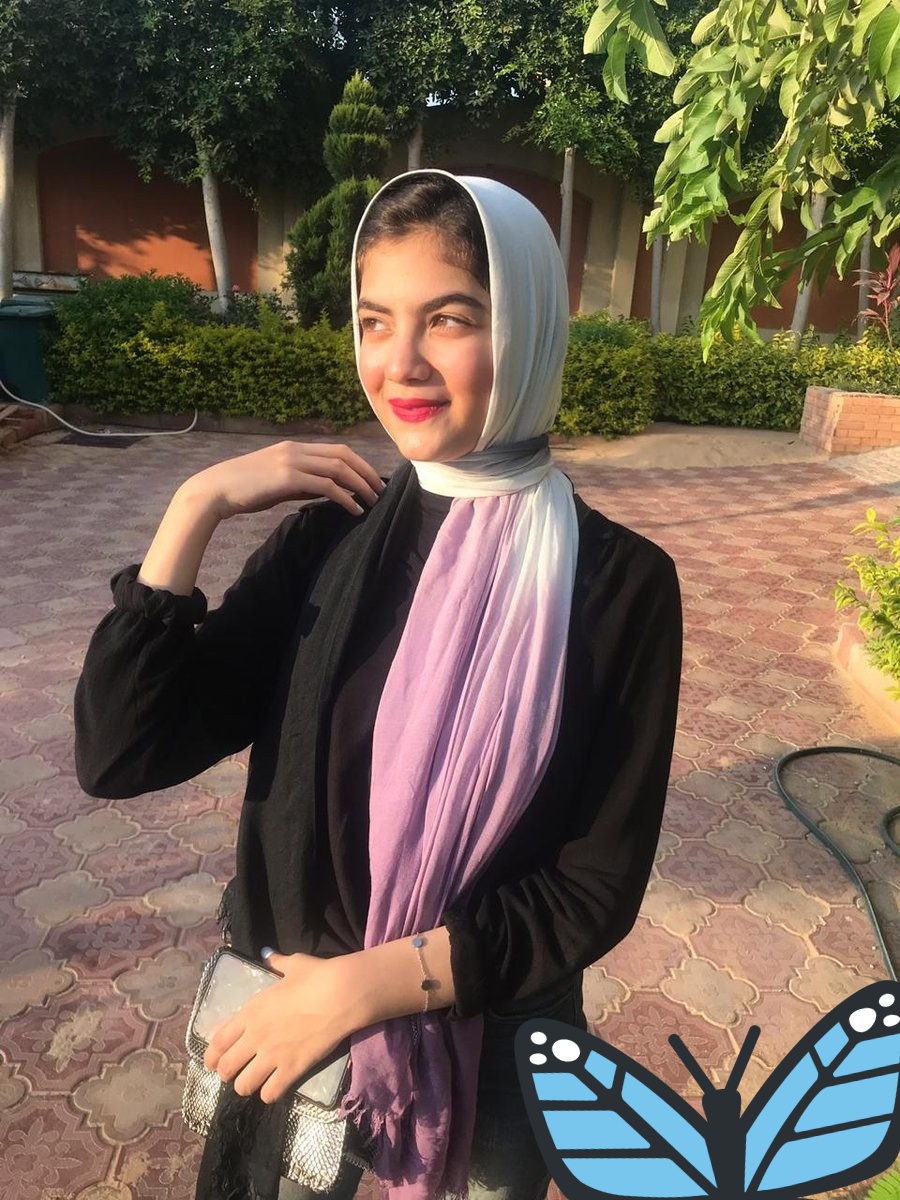 كوني جميلة دائما"إذا استطعت 
كوني ذكية إذا تطلب الموقف إظهار ذلك
ولاكن لاتنسي أبدا" 
أن تجعلي من نفسك شخصية محببة الى 
النفوس ...