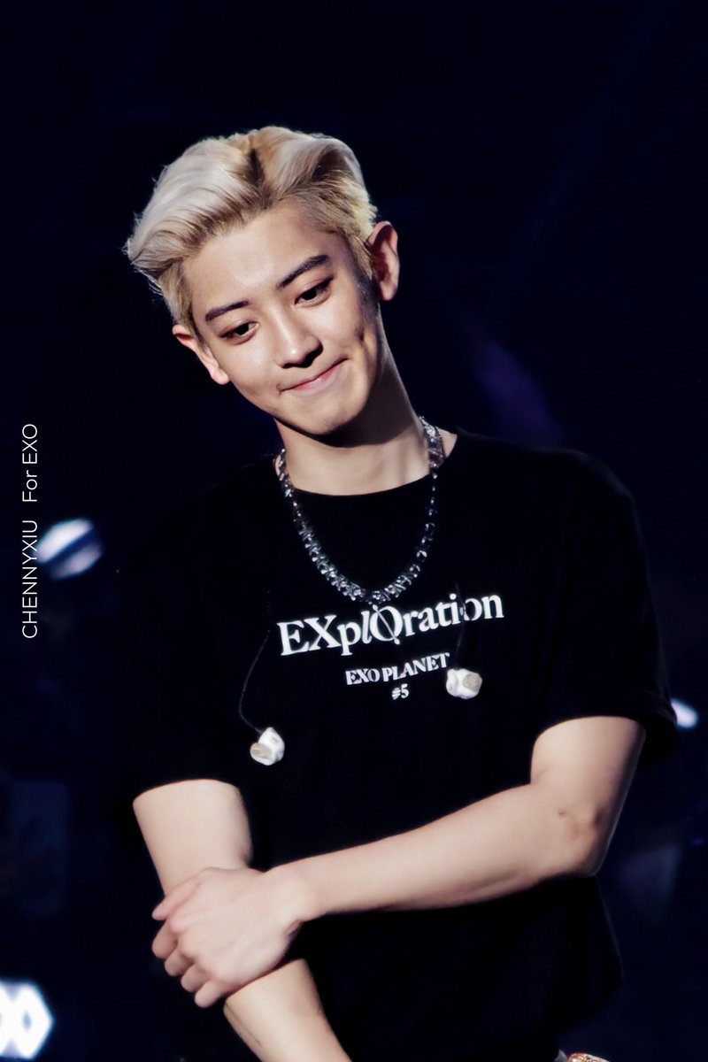 hourlyEXO's tweet photo. [@weareoneEXO #CHANYEOL] https://t.co/fPxugV05Gv