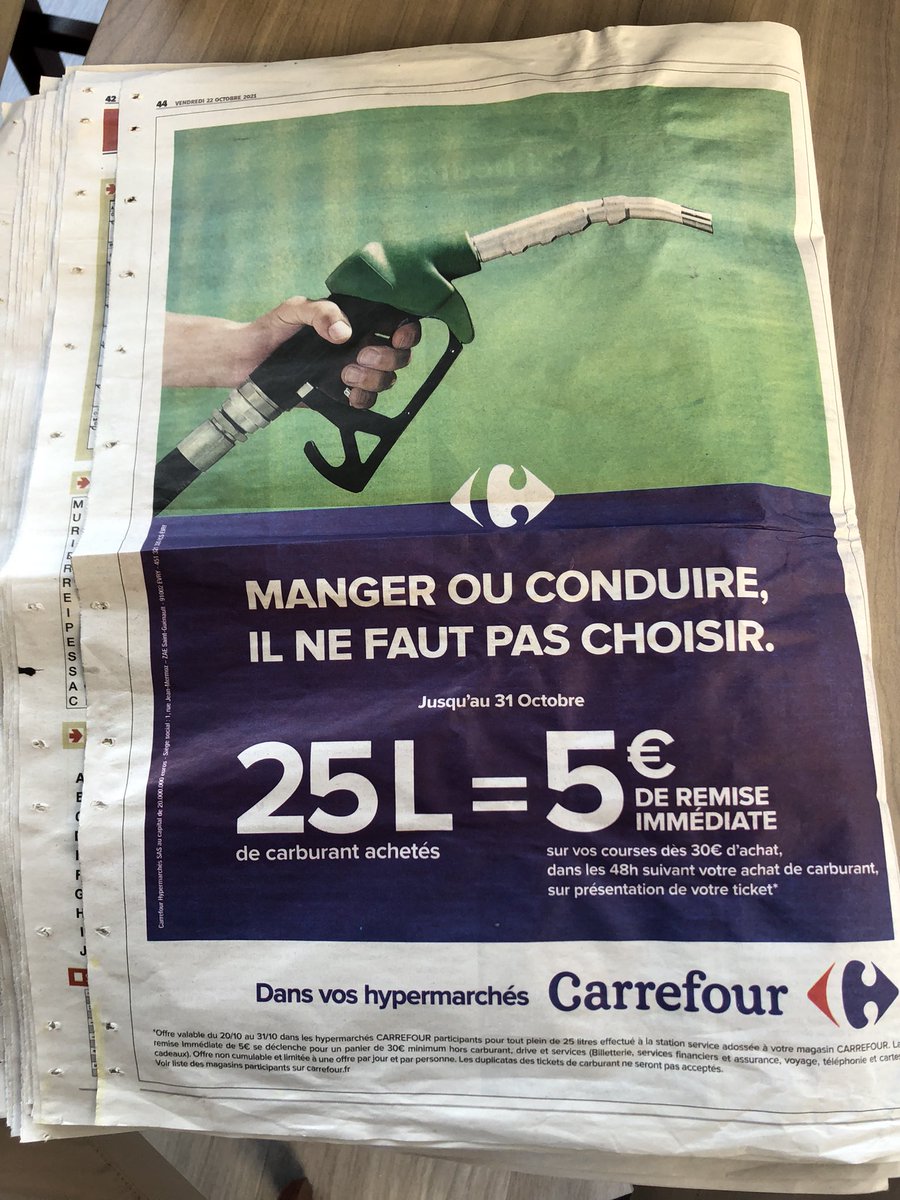 LCyclable's tweet photo. Derrière ce grand élan de solidarité de la grande distribution se cache une peur bleue: perdre leur clientèle automobiliste. Donc il faut s’assurer qu’elle reste captive dans le modèle “courses = voiture” et éviter qu’elle découvre le plaisir du commerce de proximité! #100euros https://t.co/wqZq46FL89