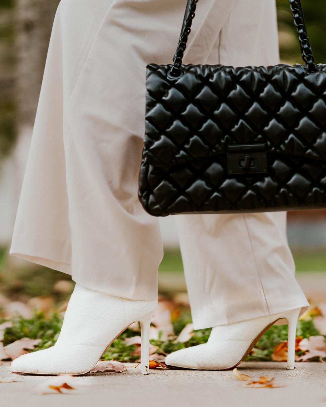 ALDO Shoes on X: These looks were made for strutting! #ALDOCrew stunner  Zaheera exemplifies fall style at it's best in our Delylah sock boots,  Ilsaa handbag, and Nydaydda hat.    /