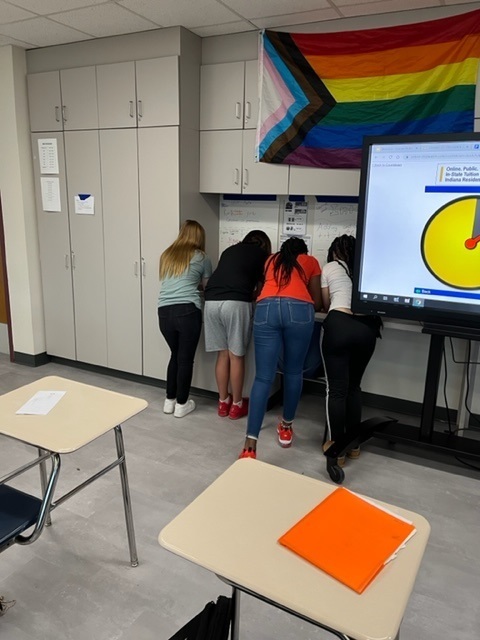 RaymondParkIMS's tweet image. First day of station rotation in Ms. Morthorst's 7th grade math class.  Clear expectations were set, students got the extra attention they needed from the teacher, and all students worked cooperatively.  Success!  #WarrenWill work to meet the needs of all students! #RPIMSRocks