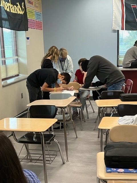 RaymondParkIMS's tweet image. First day of station rotation in Ms. Morthorst's 7th grade math class.  Clear expectations were set, students got the extra attention they needed from the teacher, and all students worked cooperatively.  Success!  #WarrenWill work to meet the needs of all students! #RPIMSRocks