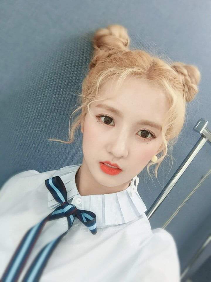hanakkyu's tweet photo. our girl who always shines. Happiest Birthday baby 💜💛 #HappySallyDay https://t.co/vANsI2yJAM