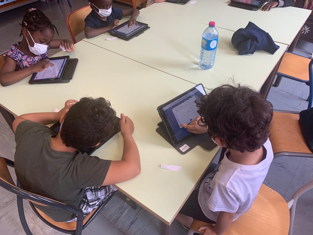 Contribuer à l'innovation de l'enseignement des mathématiques en cycle 2, ça vous tente ? Pourquoi ne pas tester la plateforme #AdaptivMath ? Participez avec votre classe à notre étude. 
Pour plus d'information rendez-vous ici : adaptivmath.fr/blog/participe… #P2IA <a href="/Edu_Num/">Éducation Numérique</a> @alicefrago