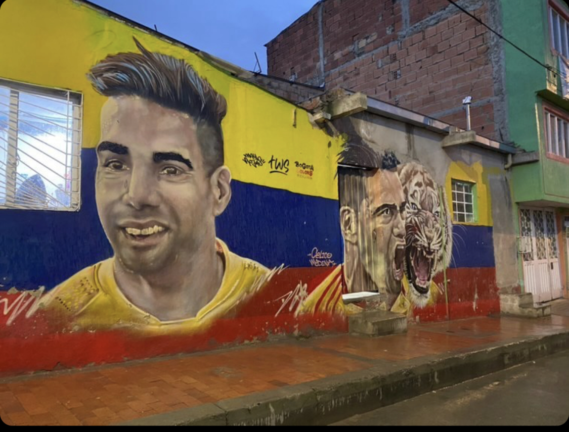 FALCAO's tweet photo. Me compartieron esta foto. No me queda más que agradecer a la persona o personas que lo hicieron. También al que prestó la pared. 😁 Y a la persona que tomó la foto. Está ubicado en el barrio Paraiso,  Ciudad Bolívar, Bogotá. Gracias y aprovecho para exaltar su talento. 💯💯 https://t.co/jLlRyTiu87