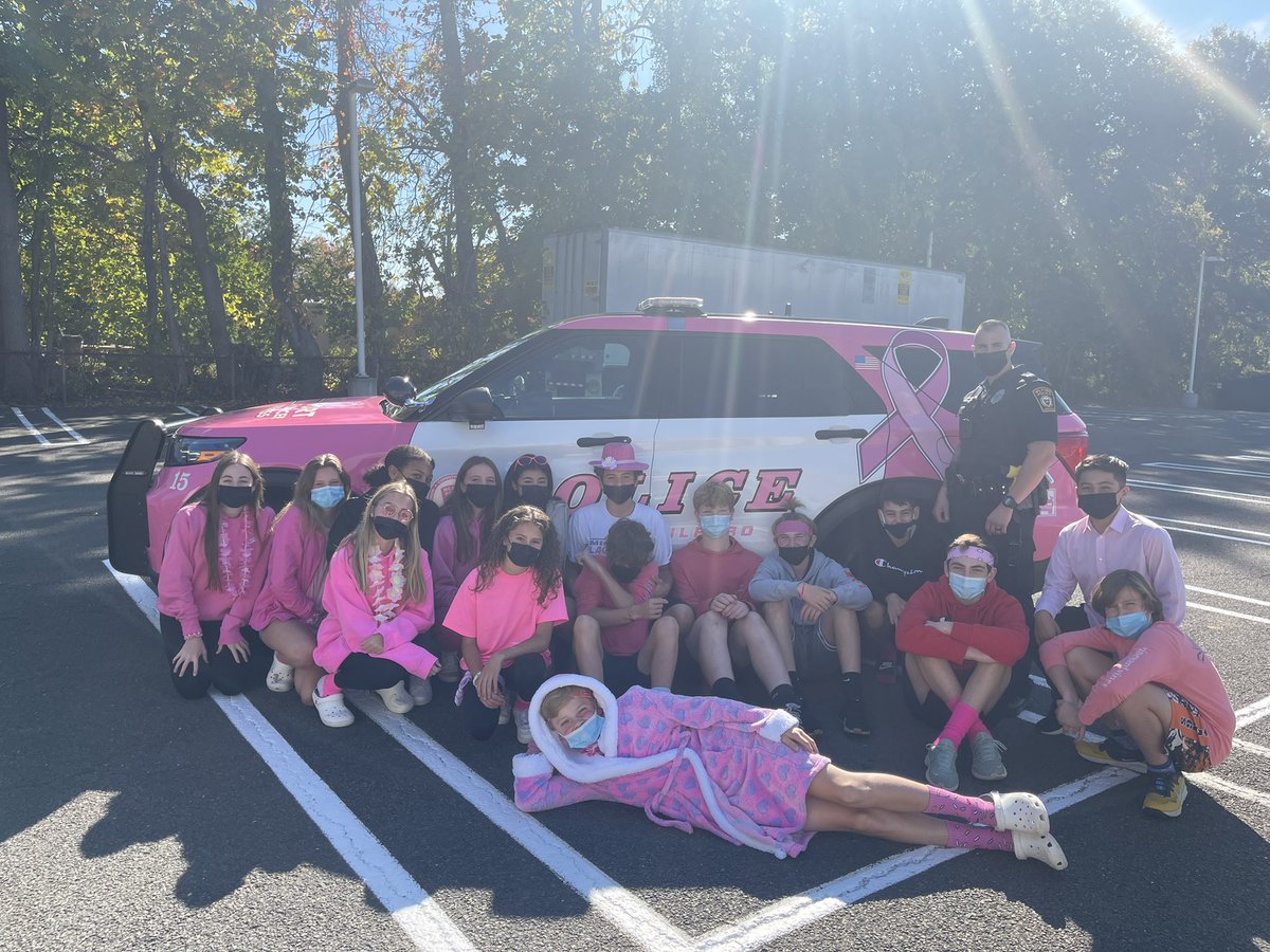 MrsCEastShore's tweet photo. Get Your Pink On - ESMS spreading the word on breast cancer awareness. Thanks Officer Loschiavo and MPD for the pink car! @donato_piselli @MooreESMSHealth #buildingcommunity #wecare #givingback #MPDrocks https://t.co/zLih014ogJ