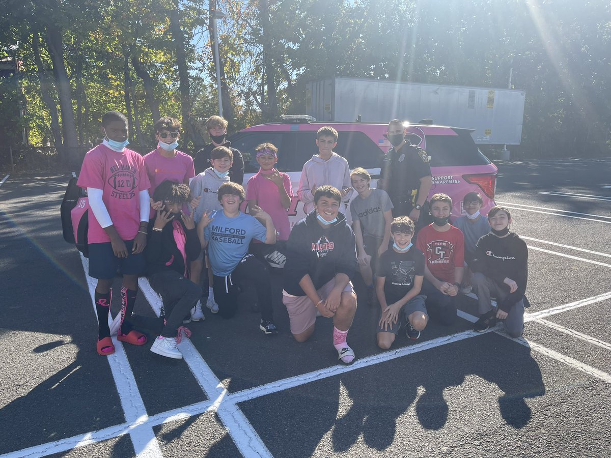 MrsCEastShore's tweet photo. Get Your Pink On - ESMS spreading the word on breast cancer awareness. Thanks Officer Loschiavo and MPD for the pink car! @donato_piselli @MooreESMSHealth #buildingcommunity #wecare #givingback #MPDrocks https://t.co/zLih014ogJ