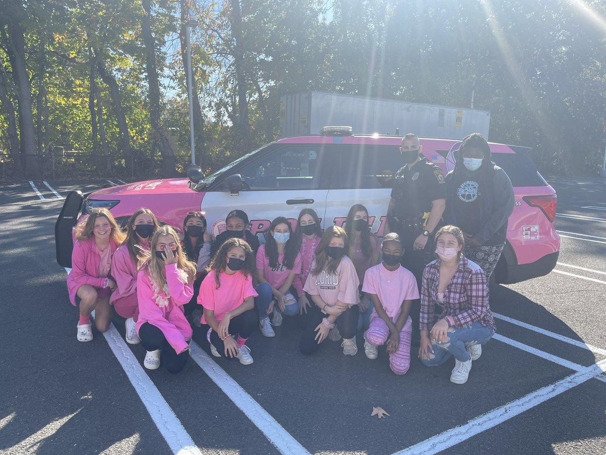 MrsCEastShore's tweet photo. Get Your Pink On - ESMS spreading the word on breast cancer awareness. Thanks Officer Loschiavo and MPD for the pink car! @donato_piselli @MooreESMSHealth #buildingcommunity #wecare #givingback #MPDrocks https://t.co/zLih014ogJ