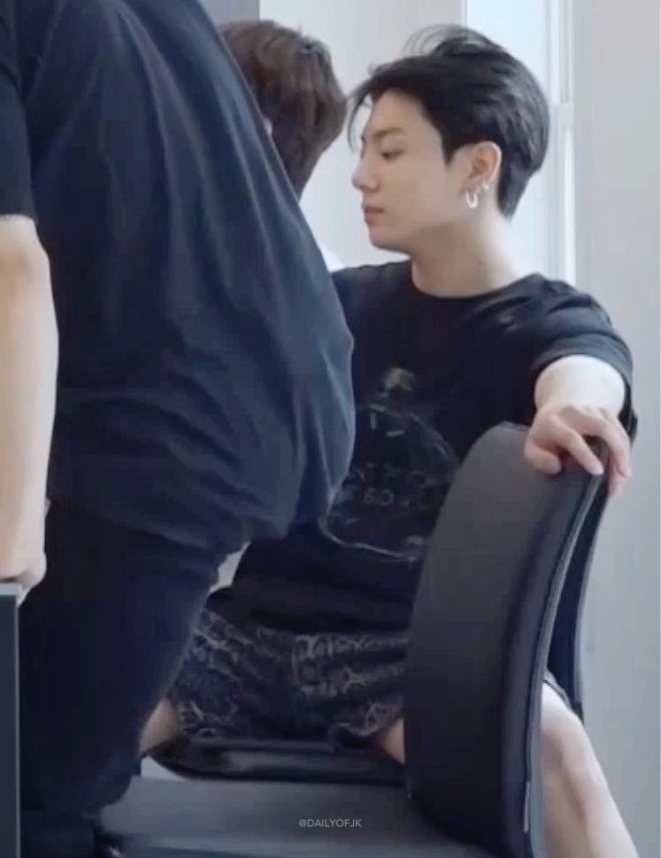 freakyjeons's tweet photo. Sir can i hold those balls for you https://t.co/ROR1VtXJAP