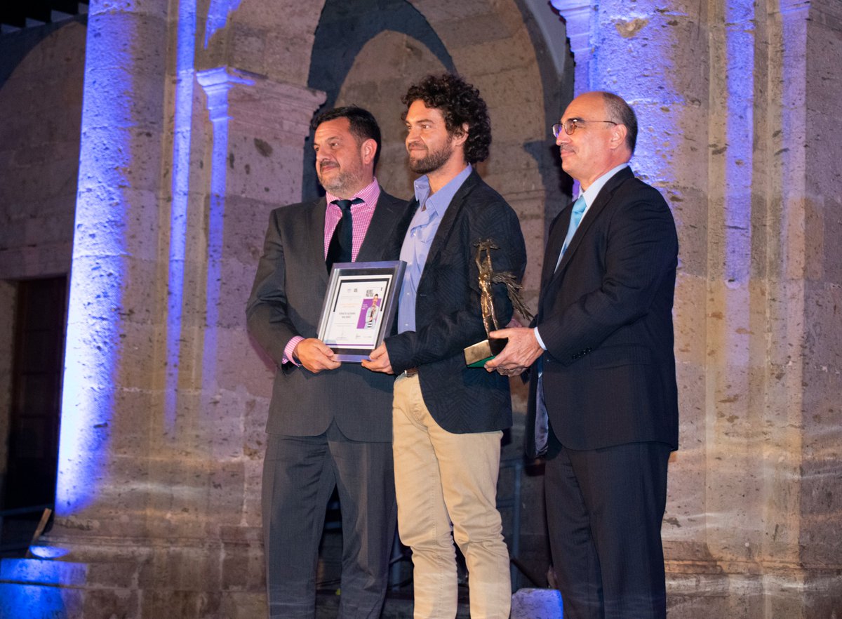 mpcorporativas's tweet photo. Uno de nuestros momentos más emotivos fue la entrega de los reconocimientos a nuestros #Galardones2021, cada uno en sus diferentes disciplinas han sido un inspiradores e innovadores y por ello son agentes de cambio en México.
¡Muchas felicidades! #ConectandoalFuturo #CongresoMPC https://t.co/dJx50WU9eh