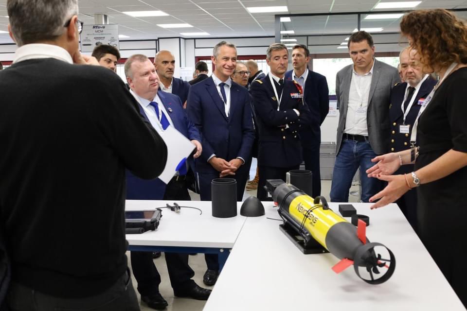 J_M_Jacques's tweet photo. Plus de 1️⃣0️⃣ ans après sa création, #RTSys a inauguré ses nouveaux locaux, plus adaptés à l'évolution de son activité, à Caudan.
🇫🇷 Acteur incontournable en matière d’acoustique sous-marine, RTSys contribue pleinement à la #souveraineté industrielle et technologique de la #France https://t.co/S3vDNs6WRV