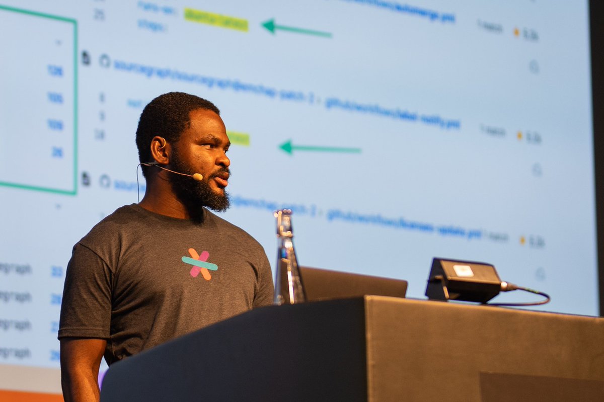 marcelcutts's tweet photo. No arrows needed to spot @unicodeveloper’s slick stagecraft.
#ReactAdvanced https://t.co/f8XUFpFpBN