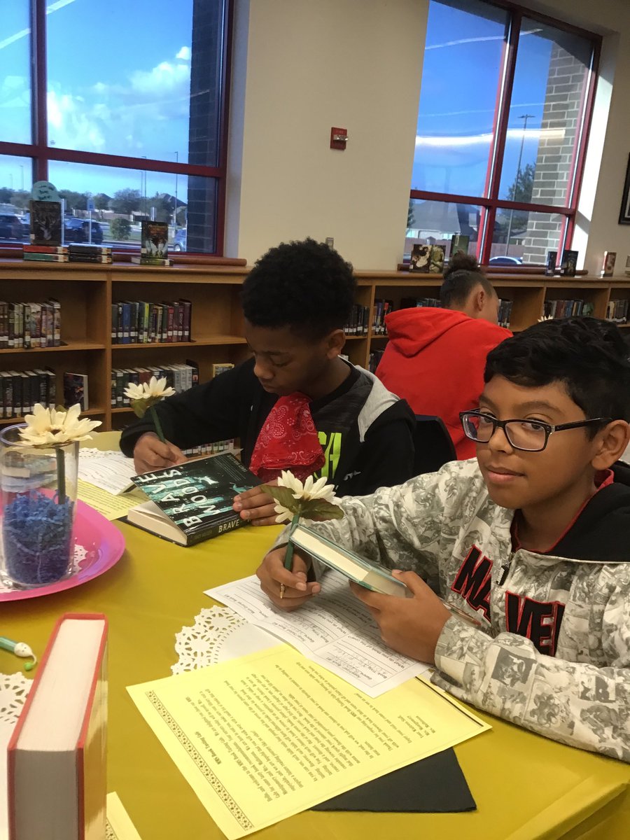 mmscardslibrary's tweet photo. The MMS Library Cafe is open for day #2! Seventh grade is off to a great start with some new books to preview! @mmscardslibrary @MMSCardinals @MMSCardinals #Read2Grow #MMSInspires https://t.co/nUrqZJJ5jU