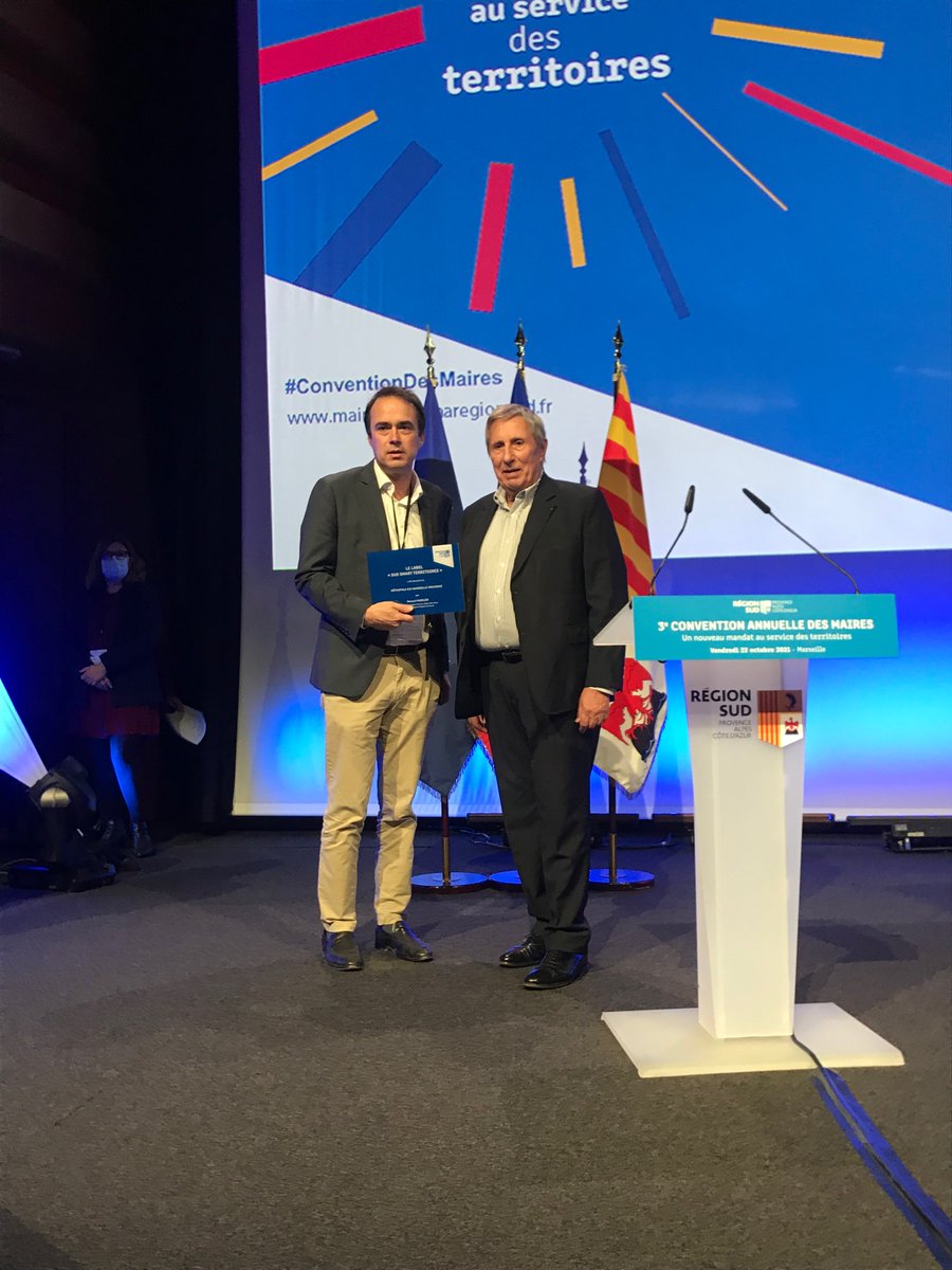 🔵 <a href="/AMPMetropole/">Métropole Aix-Marseille-Provence</a>, représentée par @ArnaudMercierLR, conseiller à la Métropole numérique, à la Politique publique de la donnée et au Parcours usager, vient de recevoir ✅ le label « Sud Smart Territoires » pour les projets territoriaux innovants développés.