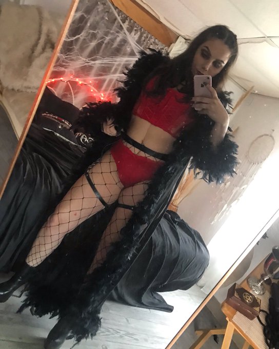 More behind the scenes 😈 https://t.co/QivDrznzTd<a href="/tag/newprofilepic"class="tags"><span>#newprofilepic</span></a>