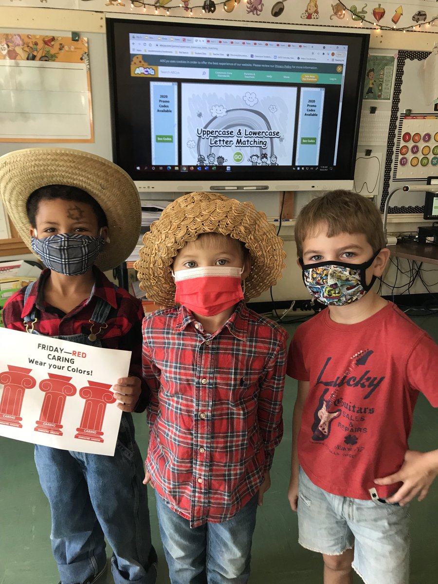 A building full of caring students and staff. Today we wear RED to celebrate Caring 😍. ⁦<a href="/IVCCOUNTS/">IVCCOUNTS</a>⁩