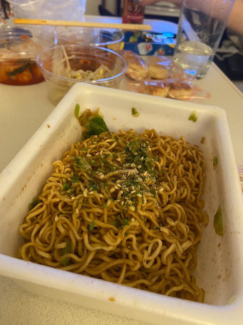 ねり梅さんとペヤング半分こする！！！！