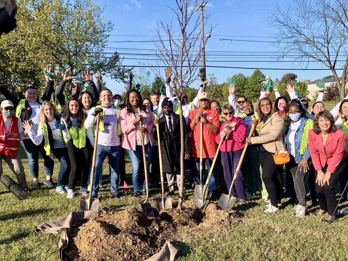 What a beautiful Friday morning to plant 30 Cherry Trees at Oxon Run Park in Ward 8! 🌸 I joined <a href="/CherryBlossFest/">National Cherry Blossom Festival 🌸</a>, <a href="/trayonwhite/">CM Trayon White, Sr.</a>, <a href="/Chase/">Chase</a>, <a href="/DCDPR/">DC Parks & Recreation #WhereFunHappens</a>, <a href="/DDOTDC/">DDOT DC</a> &amp; <a href="/CaseyTrees/">Casey Trees</a> for today’s Tree Planting Program, a part of the 2021 Blossom Kids Program! #WeAreDC