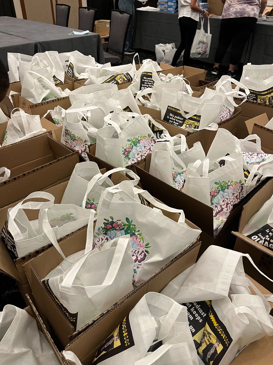 shepodcasts's tweet photo. She Podcaster! Hands up if you loved your #SPL21 swag, or met some cool folks at the bazaar.
Tag a company/sponsor from the event to show them some love 😍 https://t.co/0rd4ewdMB3