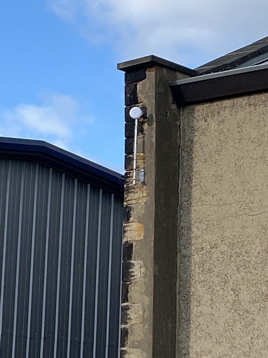 thattechylass's tweet image. Going up in the world today! Fitting @Ubiquiti #GigaBeamPlus for building to building link, fibre interconnects between racks, #Unifi throughout, #Edgemax routing, 200/1000Mbps #fullfibre, great kit, highly recommend! #techgirls #wheresmyspanner