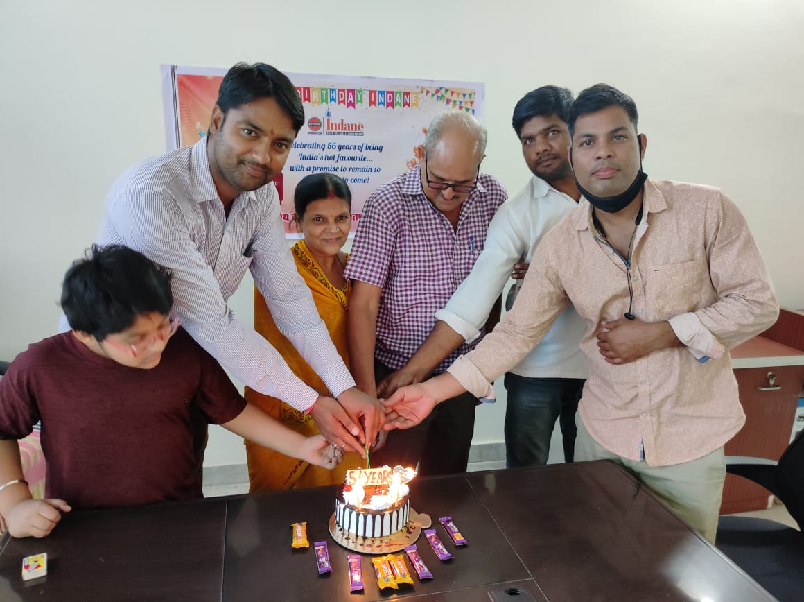 LpgIocl's tweet photo. Celebrating 56th Indane Birthday Celebration with Channel Partners and Customers
@IOCLJaipurAO

@IOCL_Rajasthan

@IndianOilcl https://t.co/IwiNb94IPQ