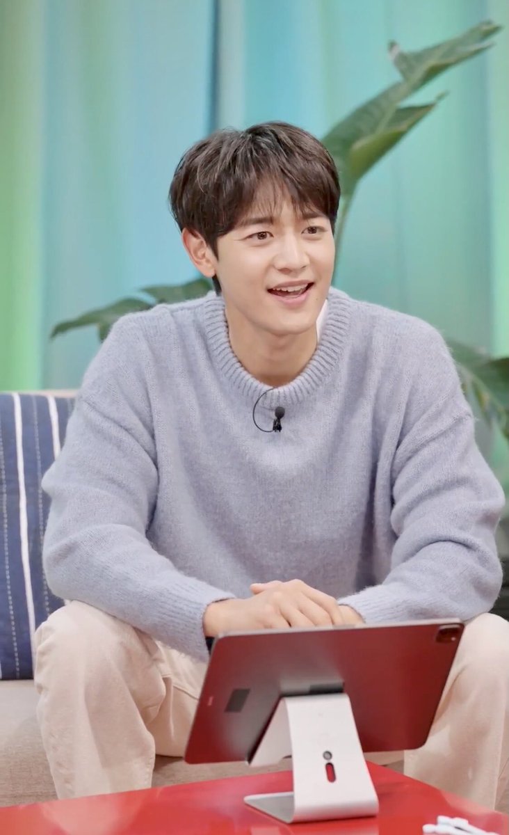 staywith1209's tweet photo. — Thread BEST CHOICE EP.14—
[📻] 211022 BEST CHOICE
มีเม้นจากแฟนคลับถามมินโฮว่าได้ดู Squid Game รึยัง? แล้วคิดว่าใครในชายนี่จะเป็นคนสุดท้ายที่รอดชีวิต มินโฮบอกว่าตัวเองไม่น่ามีชีวิตรอดจนไปถึงตอนสุดท้าย..🤔 น่าจะเป็นเมมเบอร์คนอื่นมากกว่าครับ~ #MINHO #BESTCHOICE #SHINee https://t.co/gZ5hbXLzSj