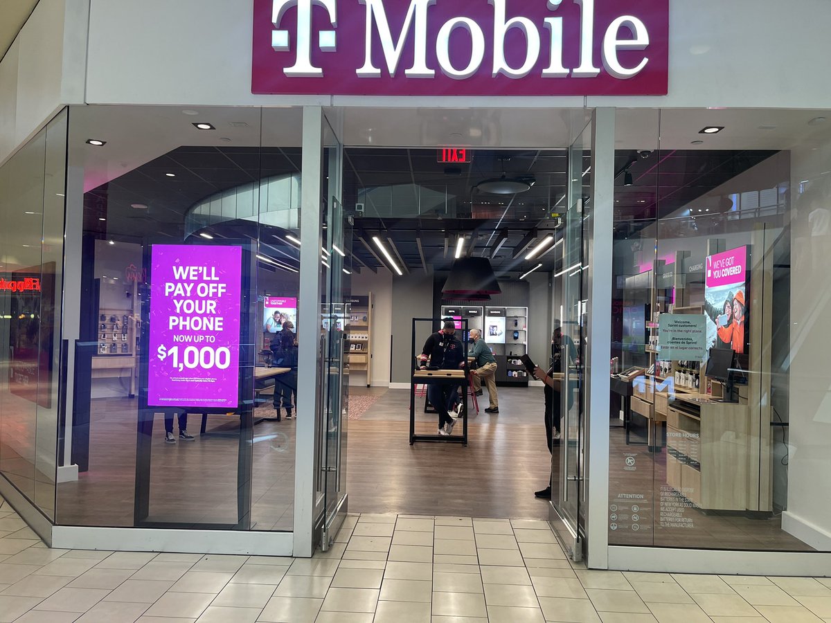 MsSashaFierce23's tweet photo. QCM back up and running! @PeterBueno13 @lpetrone9 #QCM #tmobile https://t.co/XZXfv6A39u
