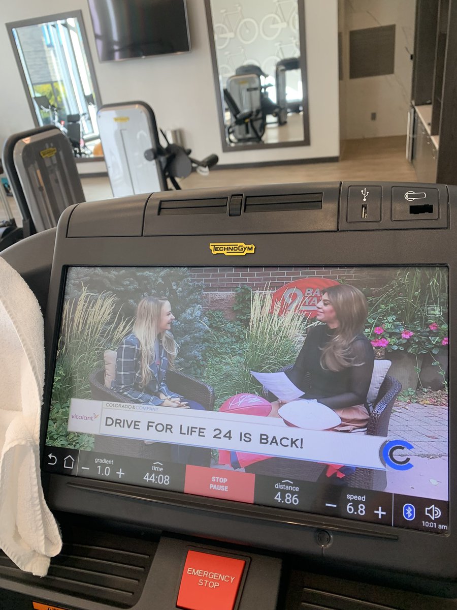 elisaamigo's tweet photo. @claudgarofalo hey chica !! I’m at the hotel gym in Cherry Creek — when I look up and see how I know her!! Hope all is well !!
Xoxo 😘 📺 🎤 https://t.co/DtQZUNxMVZ