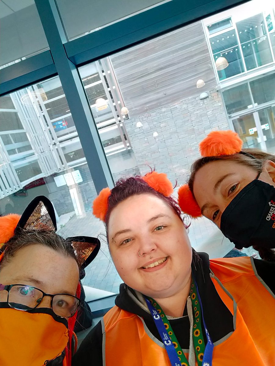 Well done girls!! They raised nearly £200 for <a href="/SU2C/">Stand Up To Cancer</a> <a href="/CRUKShops/">Cancer Research UK Shops</a> well done 🧡🖤 #bristol #cruk #volunteering