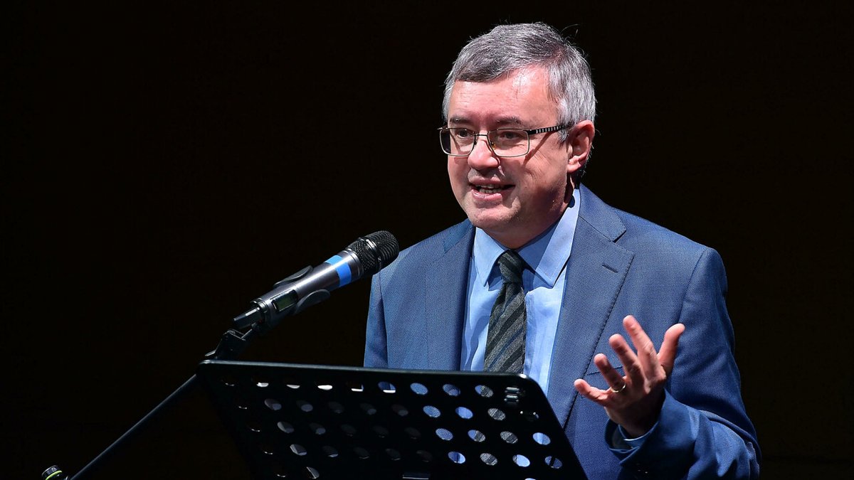 FedeTronconi's tweet photo. Trovo molto bello, giusto e di valore la conclusione dell'intervista a #Barbero.
"Basterà allevare ancora qualche generazione di giovani consapevoli e la situazione cambierà".
Parla per noi, parla per e a favore delle donne. 
A scusate: noi ci siamo fermati al titolo. https://t.co/e6jGeywoPD