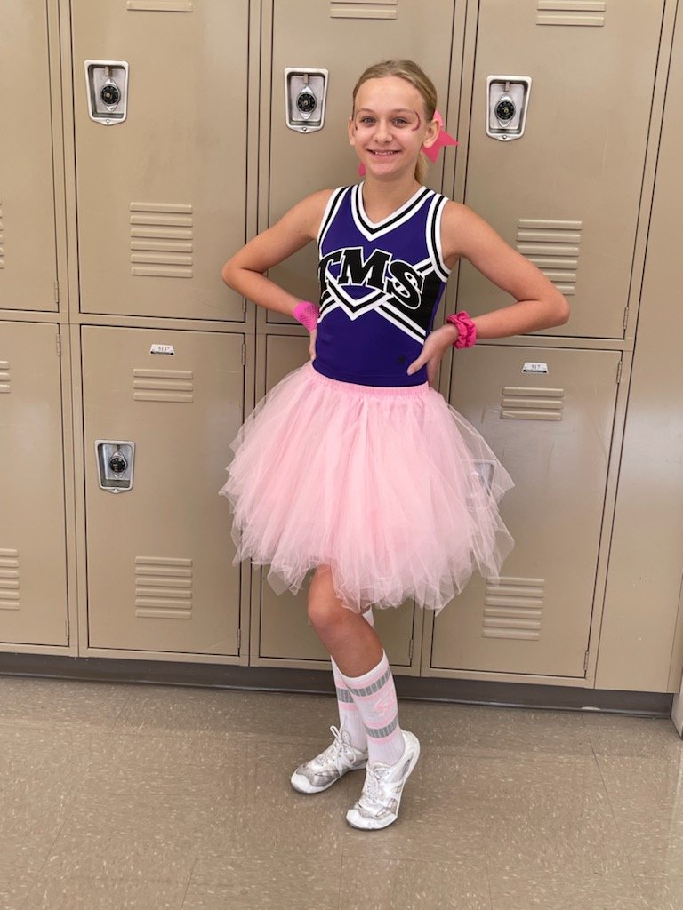 AmyParten32's tweet image. Pink Out Pep Rally and Game 🎀💜🤍💜 #TMSCheer #HawkCheer #SamanthaLynn09