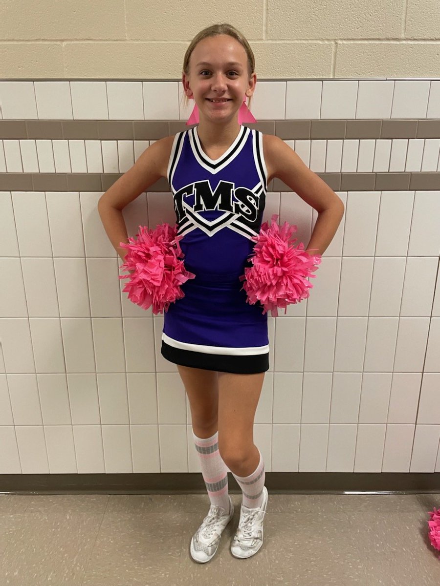 AmyParten32's tweet image. Pink Out Pep Rally and Game 🎀💜🤍💜 #TMSCheer #HawkCheer #SamanthaLynn09