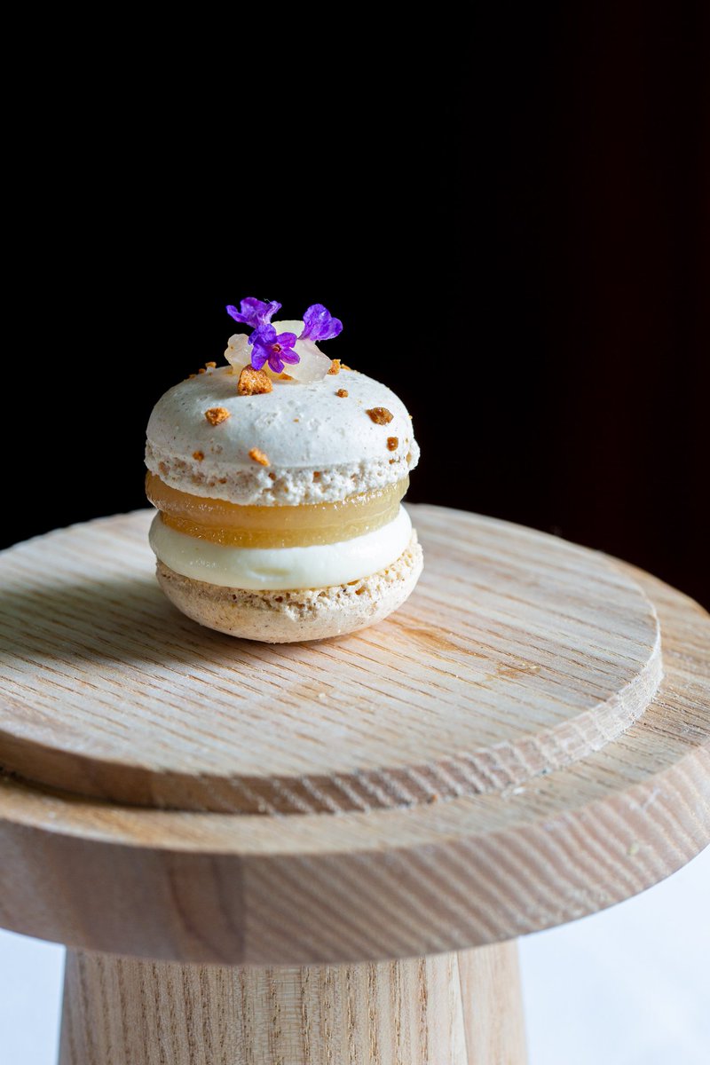 Midsummerhouse's tweet photo. Served before our cheese course, we present to you our gingerbread macaroon, Stinking Bishop cheese, pear and lavender dish.
#michelinrestaurant #cheese #dish #stinkingbishop #lavender #pear #macarons #menu #foodphotography https://t.co/Ee6e5S6BML