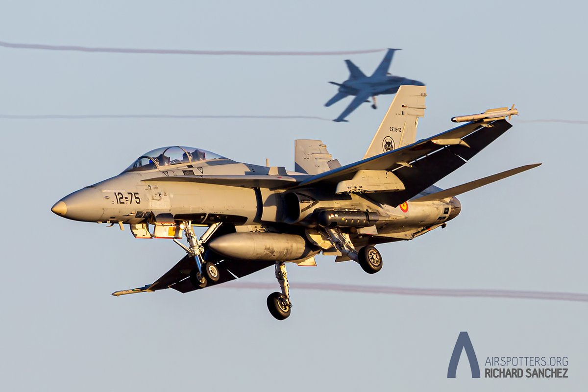 Regresando a Gando después de finalizar la misión de la tarde estos 2 Hornets del Ala 12 @airspottersORG @EjercitoAire @EMADmde #OceanSky21 #oceansky2021 #ala12