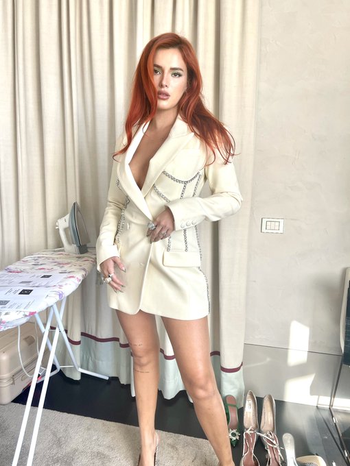 at 24 I still don&rsquo;t know how to iron🥲🤍 https://t.co/xP313LdAaR