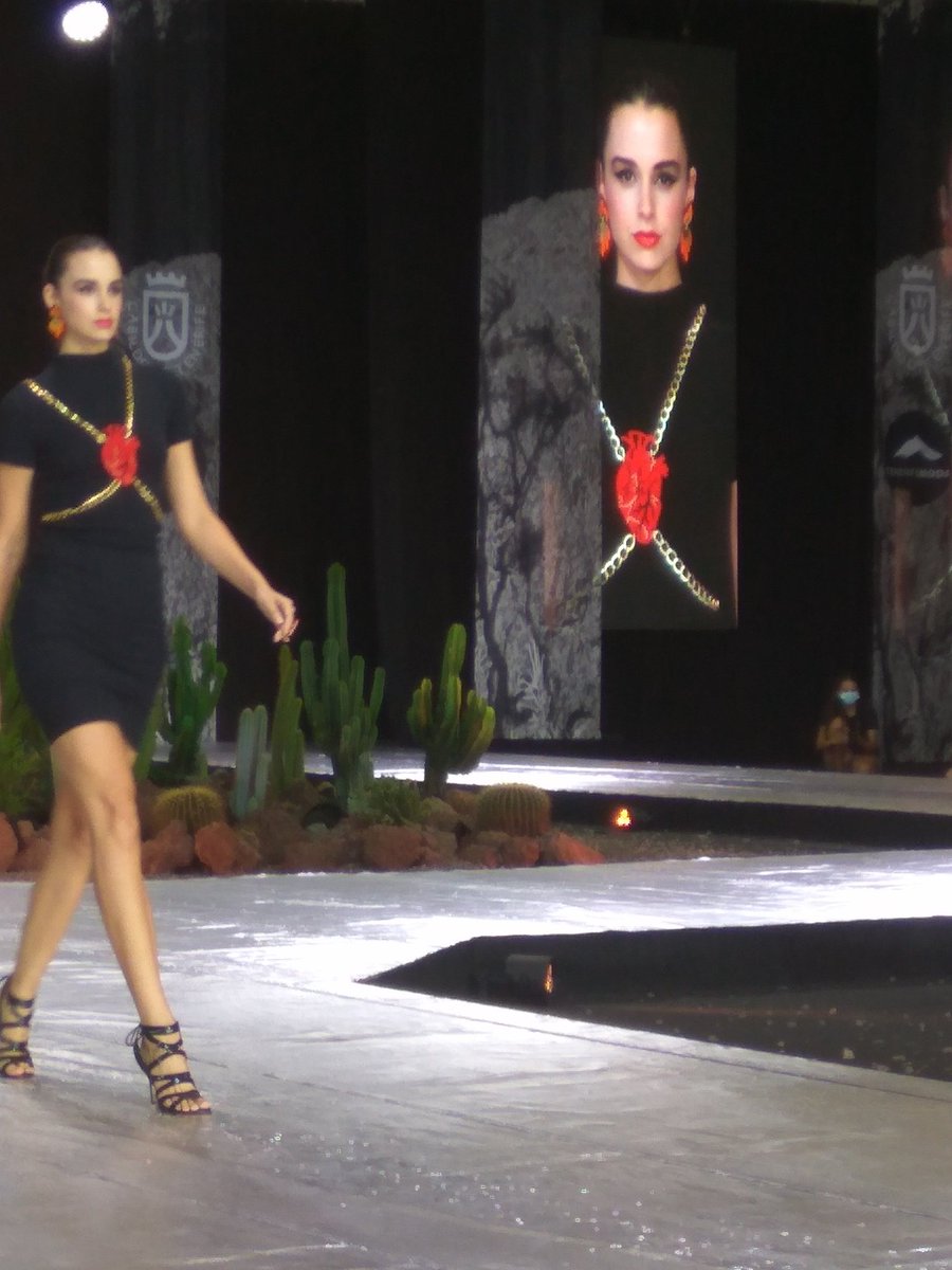 La pasarela #feriamodatfe y #feboda se viste de complementos con la nueva colección de <a href="/Pendientera/">Pendientera</a> en <a href="/recintoferialtf/">RecintoFerialTf</a> <a href="/tenerifemoda/">TenerifeModa</a>