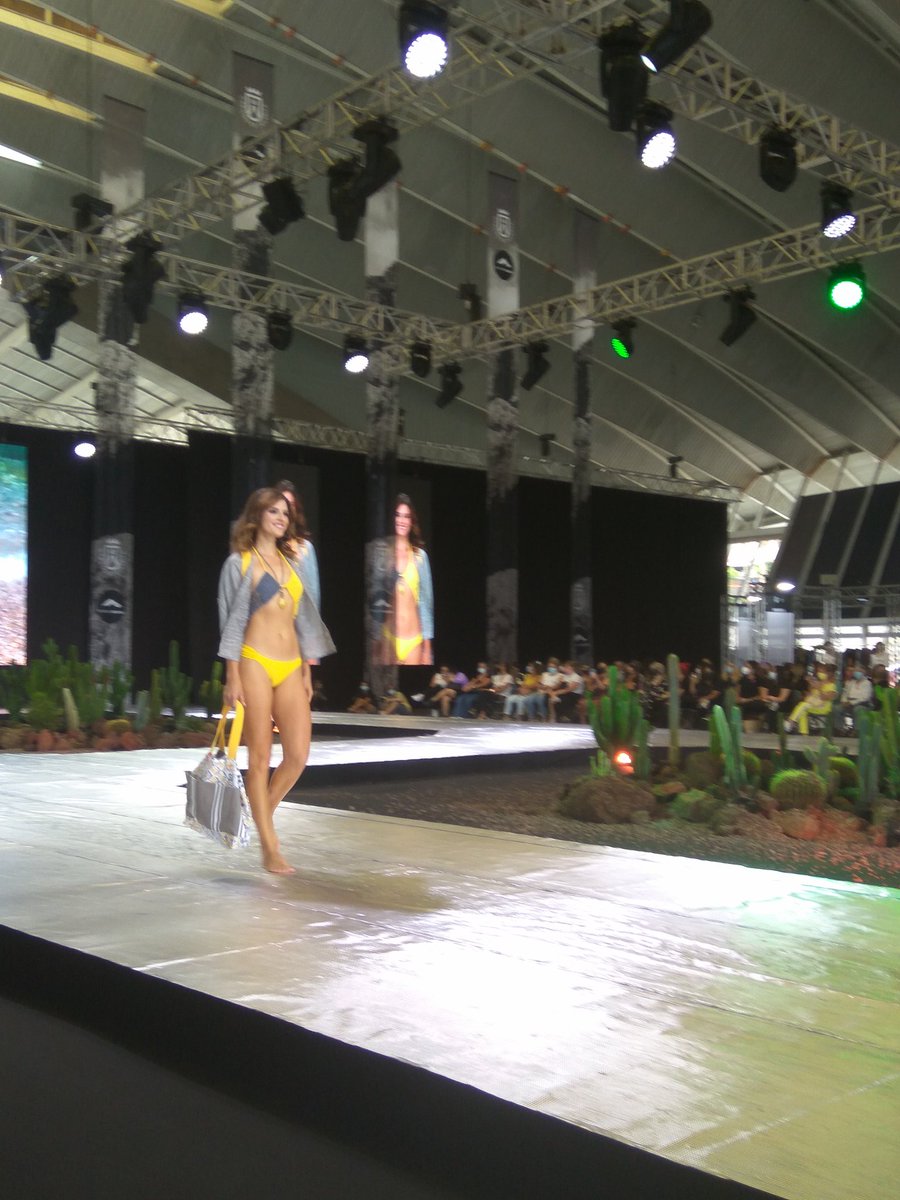 La firma #farobag pone color a su nueva colección de bolsos y mochilas en #feriamodatfe y #feboda <a href="/recintoferialtf/">RecintoFerialTf</a> <a href="/tenerifemoda/">TenerifeModa</a>