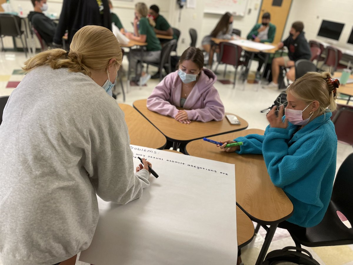 MsFusinaChem's tweet image. Students in AP Sem brainstormed a problem found amongst their individual lenses before starting their group multimedia presentations focused on one problem and solution on their topic of choice @SSSASsaints @hangingwithMsH #APSeminar #APSem #PT1