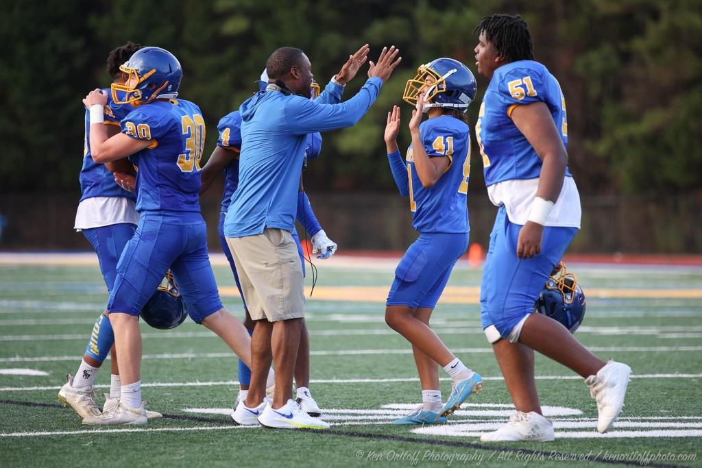 HoochRecruits's tweet photo. GAME DAY vs. CREEKVIEW #LFOWM21

@HoochFootball 🏈 @CoachMaloneFB 

https://t.co/e0eL6R8tC5

📷 @KenOrtloffPhoto https://t.co/AMoGMy1kPY