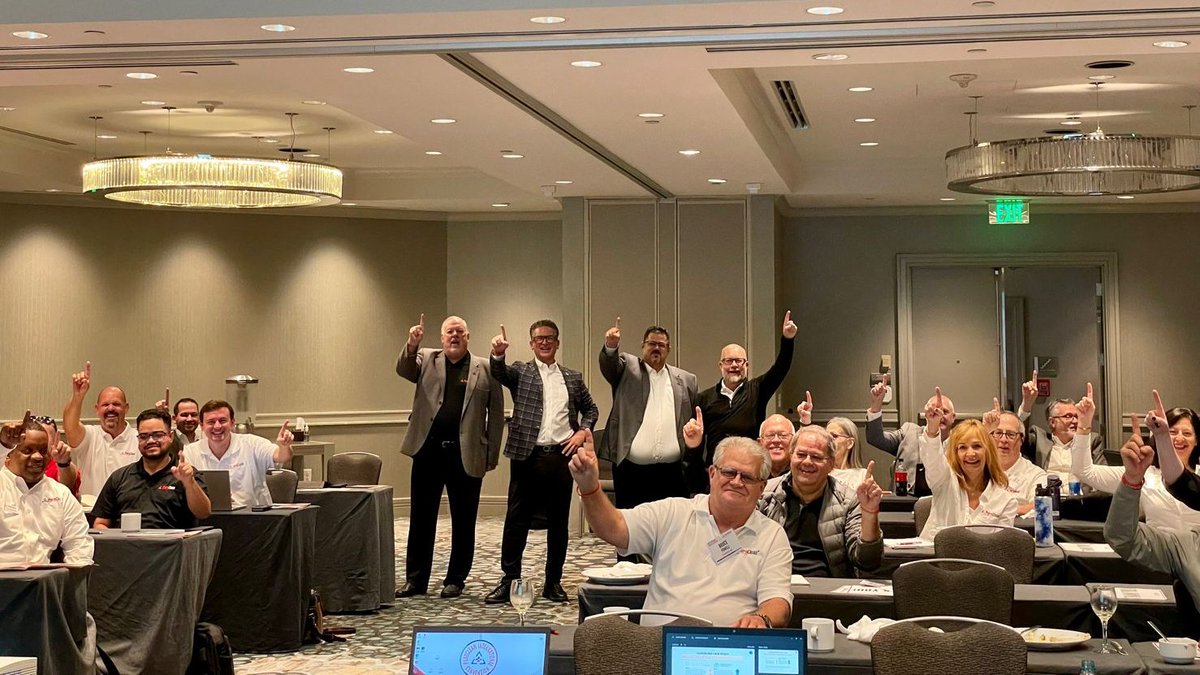 SignalTroy's tweet photo. @PuroClean and @SignalTroy are #ONTHEMOVE!
Mark Davis is attending PuroClean regional meetings all over the US &amp; Canada sharing the details of the newly launched #LargeLoss referral program between PuroClean and Signal Restoration.
#RelentlessCustomerService #PuroCleanOnTheMove https://t.co/O5eblS0awo