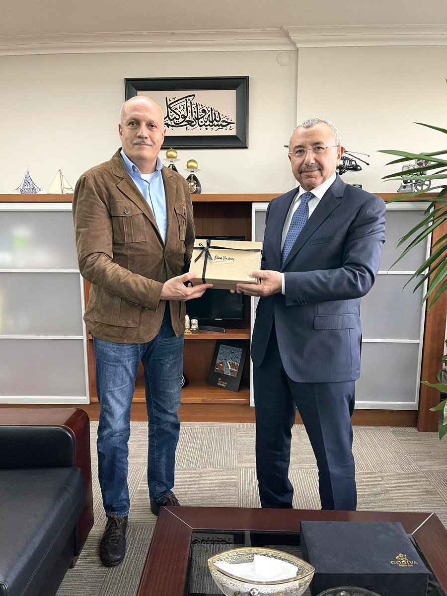 bbismailerdem's tweet photo. Maltepe Üniversitesi Rektörü sayın @sahinkarasar hocamıza @Abdurahmanakr @tayyiptuna ile birlikte  ziyarette bulunduk. Eğitime yıllard��r hizmet eden hocamızla hoş sohbette bulunduk.

Mesafirperverliğine teşekkür eder görevinde üstün başarılar dilerim. https://t.co/92WP06yorW