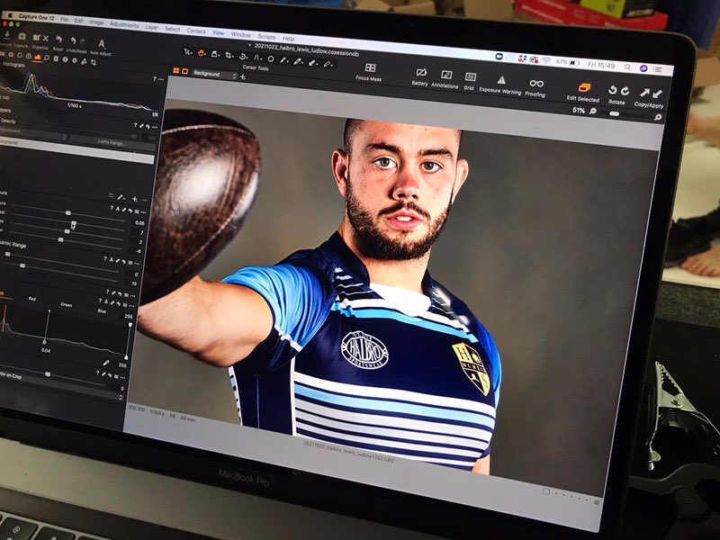 Deacs3's tweet photo. Great photo shoot today thanks to @LewisLudlow94 @gloucesterrugby #captain looking great and wearing the new off and on field sportswear from @HalbroSports
Ranges available now so get in touch with me for CADS & quotes!
#sportswear #rugby #kit #playingkit #offfield #training https://t.co/kcoo9aMjZf