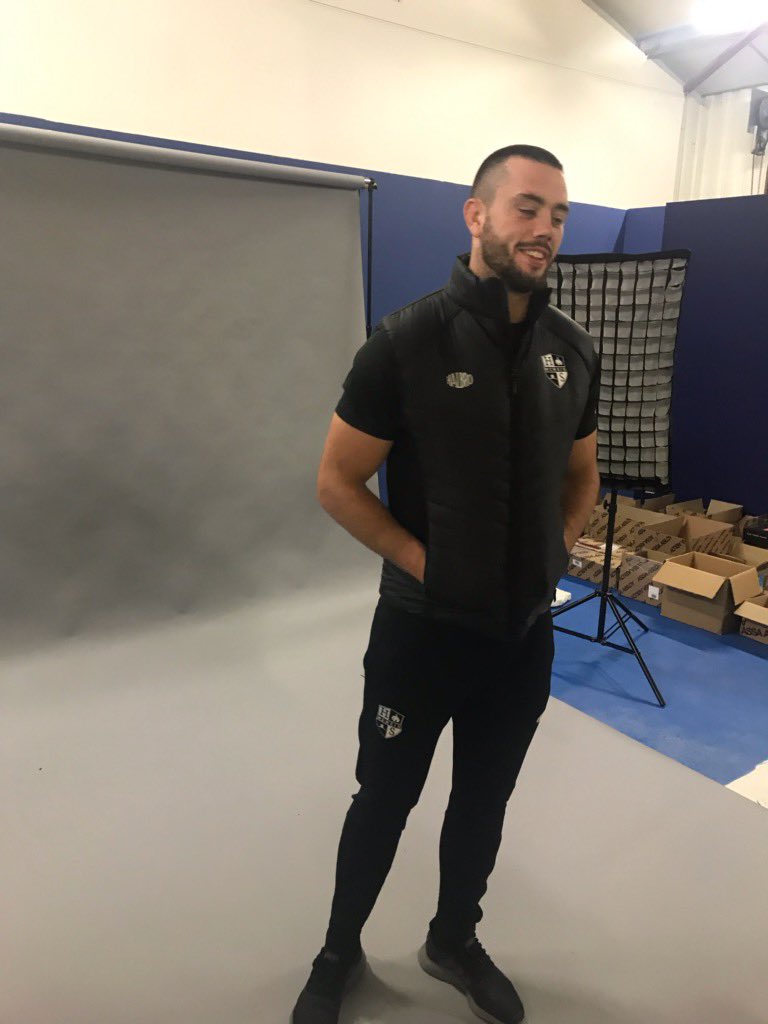 Deacs3's tweet photo. Great photo shoot today thanks to @LewisLudlow94 @gloucesterrugby #captain looking great and wearing the new off and on field sportswear from @HalbroSports
Ranges available now so get in touch with me for CADS & quotes!
#sportswear #rugby #kit #playingkit #offfield #training https://t.co/kcoo9aMjZf