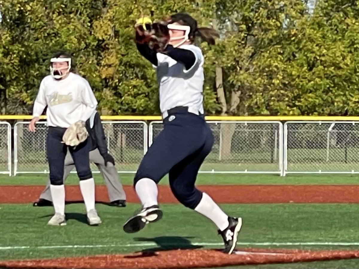 ****COMMITMENT ALERT****
Jaelyn Blakemore (P/2B, Streator HS) has verbally committed to continue her academic and athletic career at the University of Dubuque in Iowa! The Spartans are getting an excellent competitor in the pitching circle! Congratulations, Jaelyn!