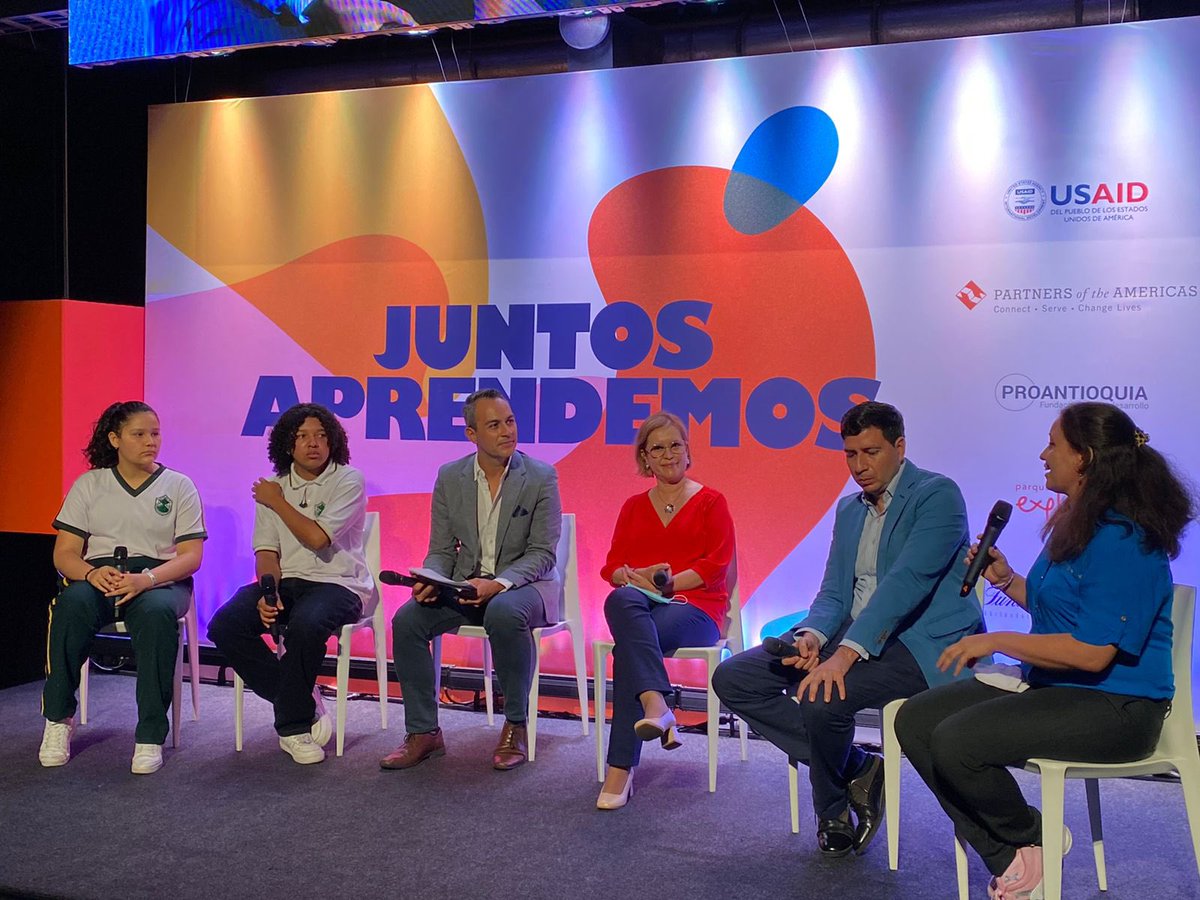FunCarvajal's tweet photo. “Sentirnos incluidos para suplir la preocupación que como padres migrantes tenemos, que es ¿cómo les voy a brindar educación a mis hijos?” Madre migrante de Venezuela #Lanzamiento

@USAID_Colombia @PartnersAmerica @Proantioquia1 @ParqueExplora @FunCarvajal https://t.co/2ULKr8JozY