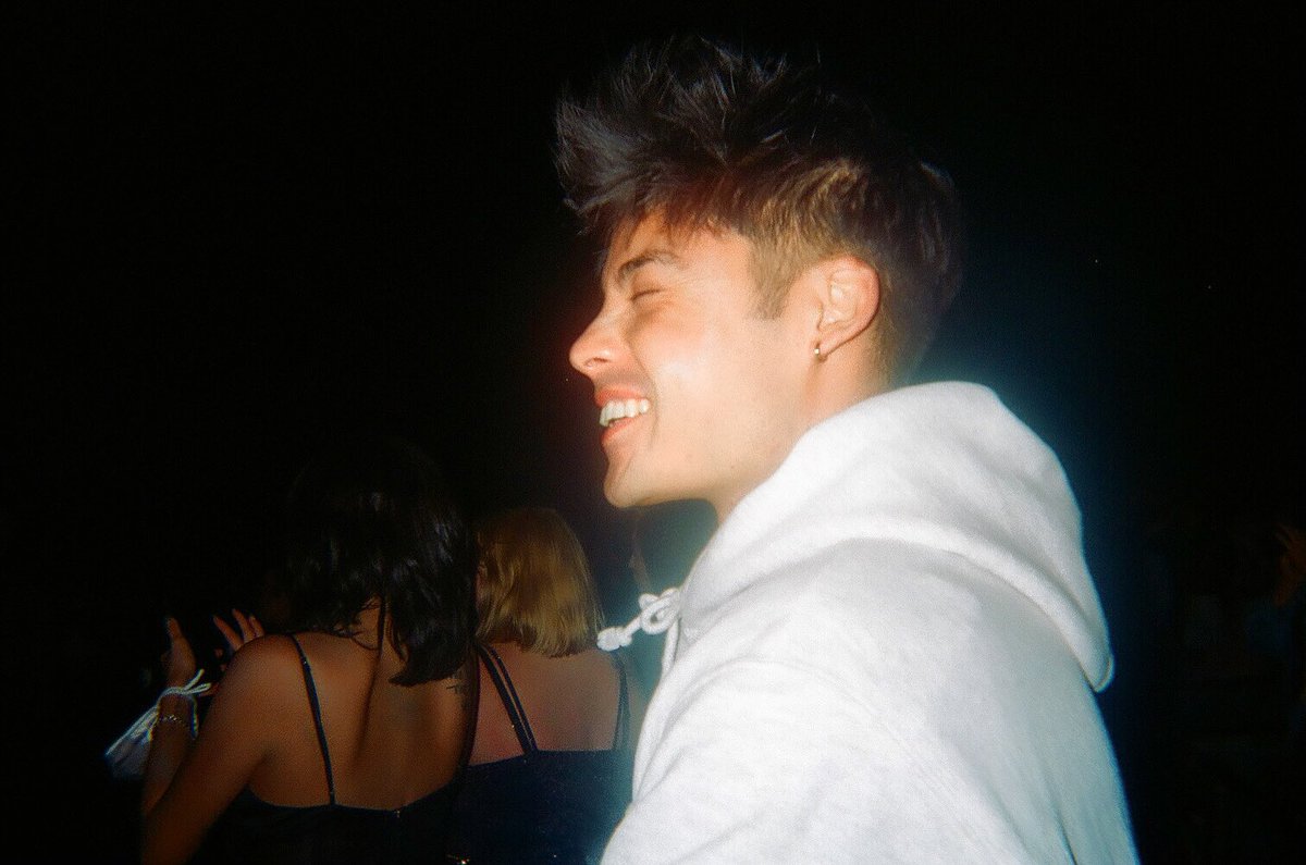 free arlo tweet media