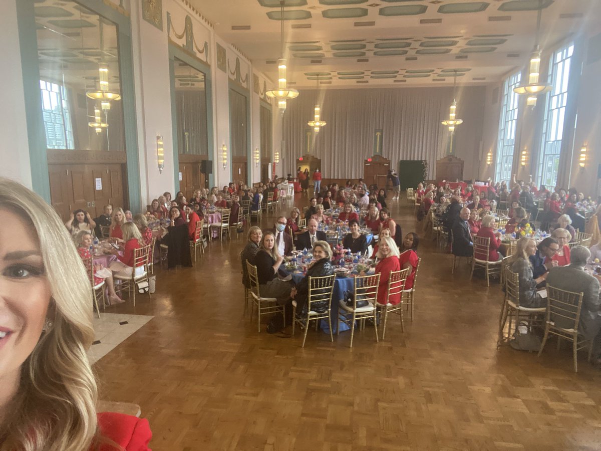 wsuares's tweet photo. Group selfie! #OKCGoRed https://t.co/5CWl9F9Hkp