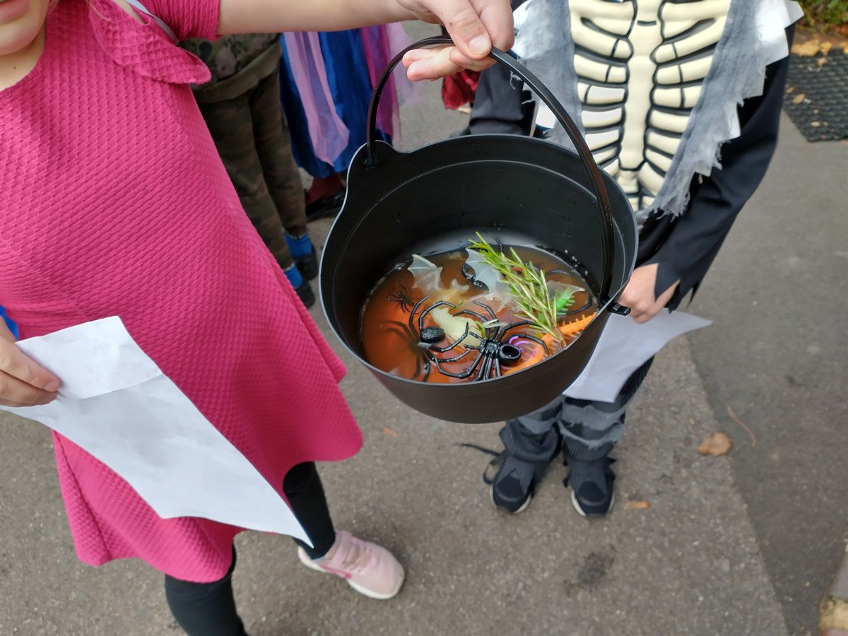 ChilternY3's tweet photo. What a great way to end this half of the term - Fall Fun Friday! 🎃🍂 https://t.co/JRobk9tNuU