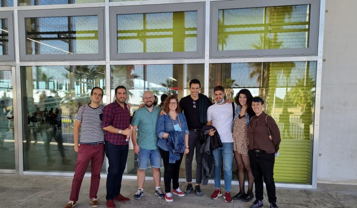 nosolosoftware's tweet photo. En @offfsevilla una comitiva de NSS inspirándose para cambiar el mundo ;) https://t.co/athaYVOM9g