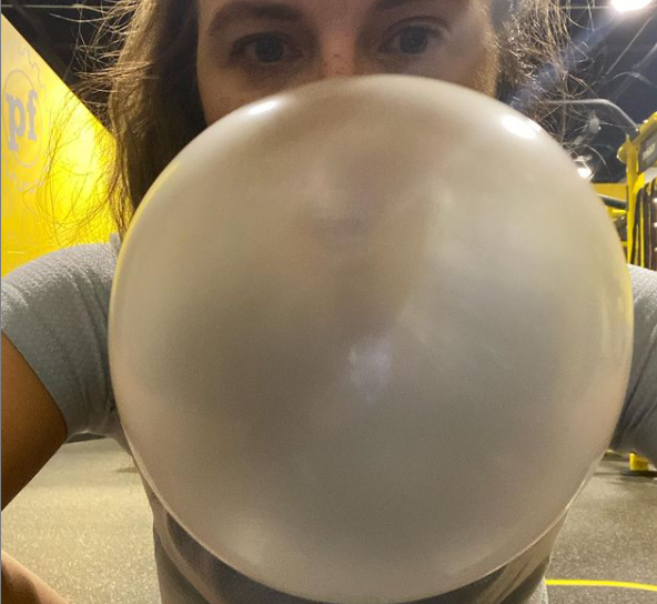 Photo by @jackiedee7: I wasn’t lying when told you I was the best bubble blower at the gym #QuenchGum #QuenchMoment #TeamMueller #Bubble #BubbleChamp #hydrate #training #fitness #essentialenergy #gum #electrolytes #workoutessential #chewsbetter #gumwithbenefits #chewinggum ##